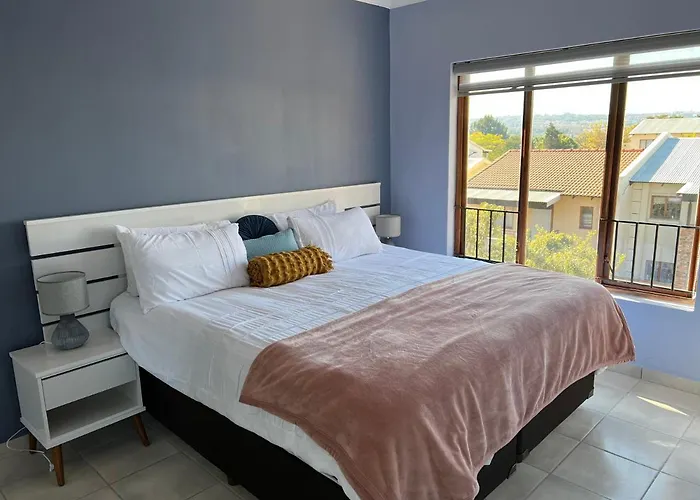 Relaxing Getaway In Waterfall - Close To Mall Of Africa