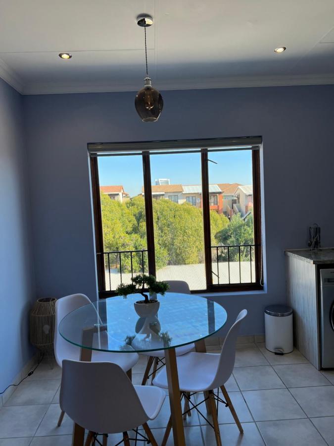 Appartement Relaxing Getaway In Waterfall - Close To Mall Of Africa *