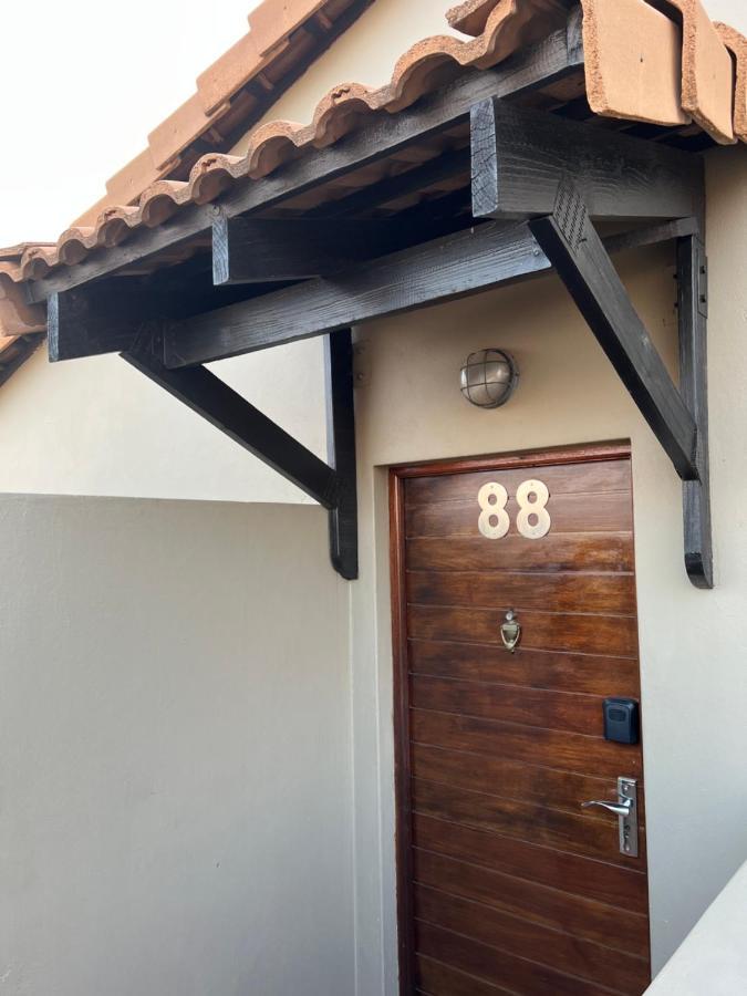 Appartement Relaxing Getaway In Waterfall - Close To Mall Of Africa